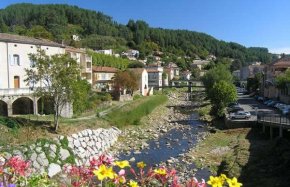 T2 Rez-de-chaussée 40 m2 Vals les bains linge de lit et de toilette non fournis